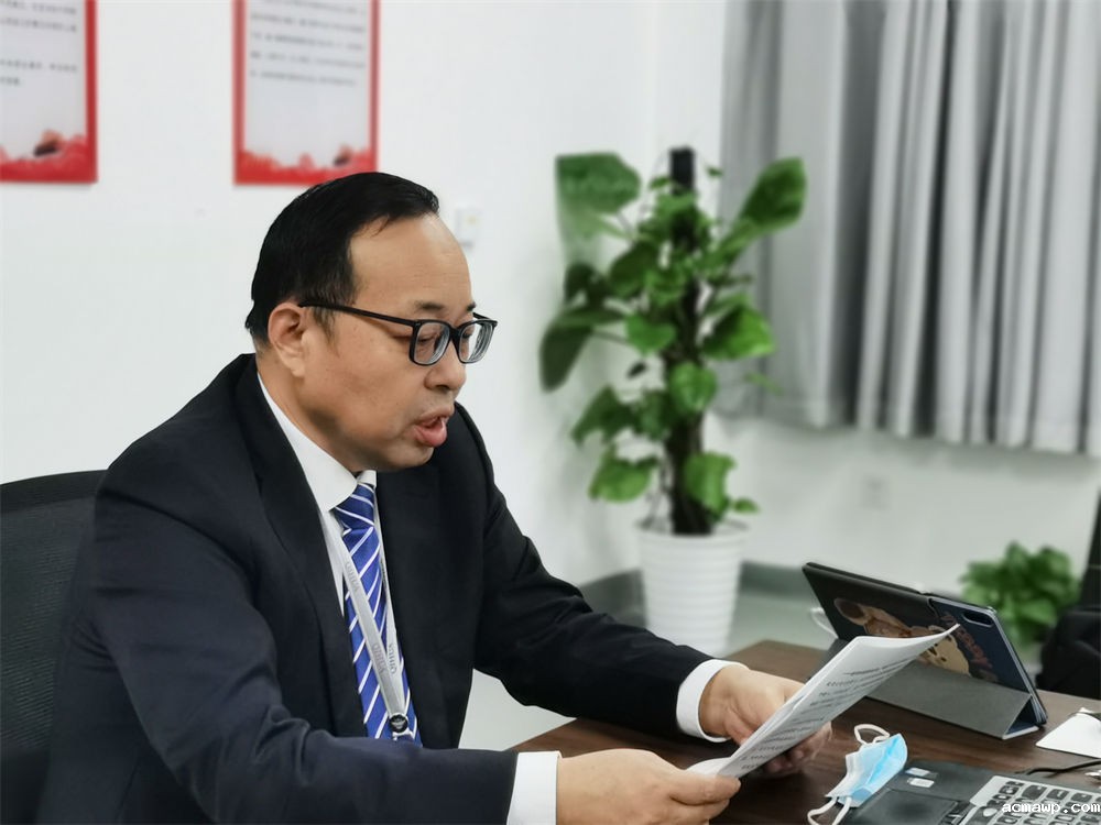 办人民满意的教育 ——优米娱乐有限公司地址组织学习贯彻 易炼红同志重要讲话精神