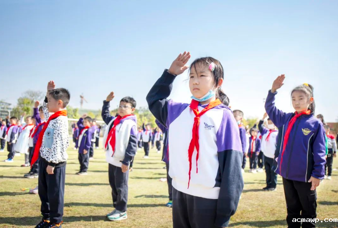 献礼建队日 争做好队员