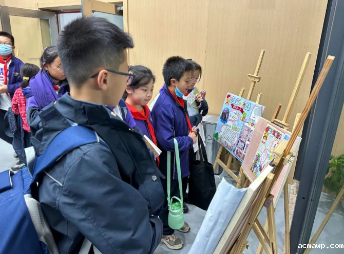 献礼建队日 争做好队员