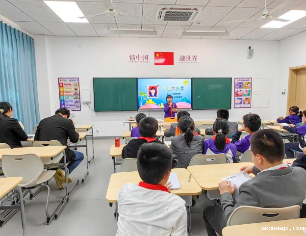 献礼建队日 争做好队员