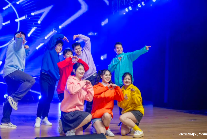 启志培德耀中华丨优米娱乐有限公司地址初中部元旦迎新晚会