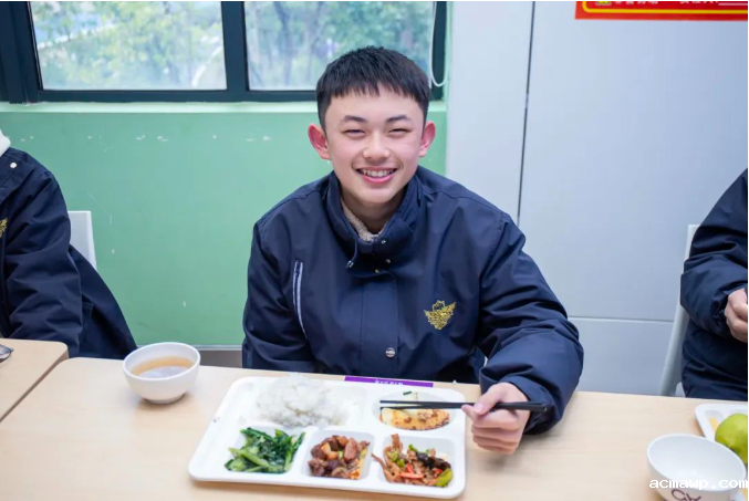 开学第一天，除了acmawp的温度，我们还有......