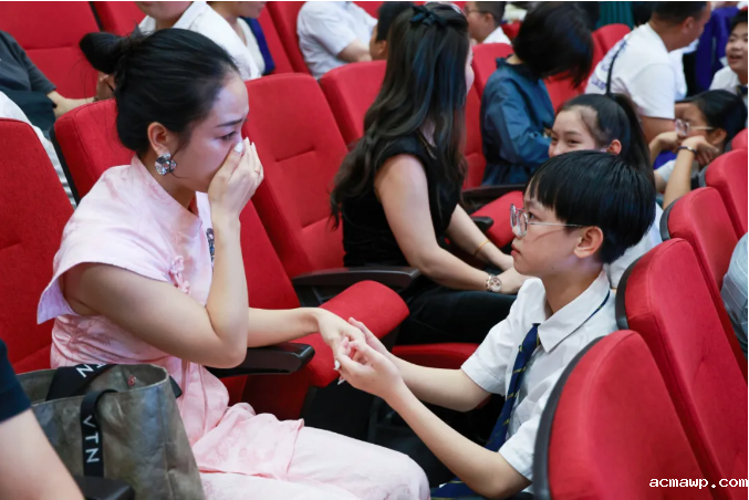 这一刻，是谁红了眼眶......