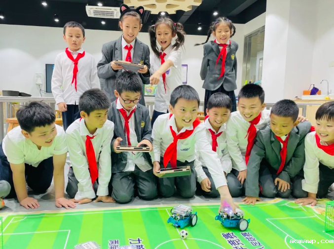 今天的AI，也许就是30年前微机房的一串代码